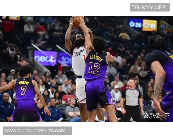 2019年NBA季后赛马刺与雷霆激战回顾精彩瞬间与关键时刻分析