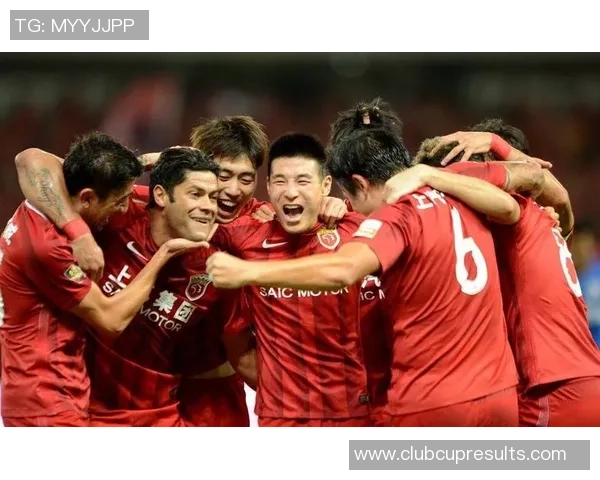 上港亚冠对阵悉尼全力争胜球迷期待精彩对决与激情时刻 上港亚冠对阵悉尼全力争胜球迷期待精彩对决与激情时刻